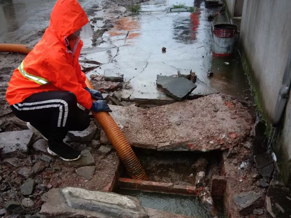 开平专业清理污水池 炜誉市政以规范流程守护城市 “肠道”