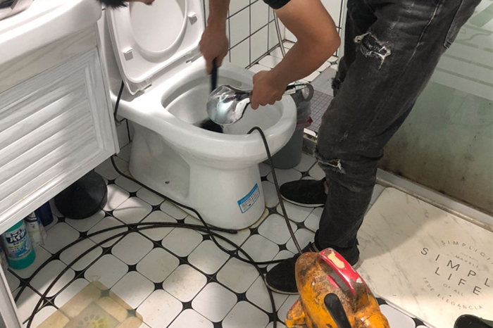 开平马桶堵塞自己疏通还是找师傅?专业上门服务让你省时更省心